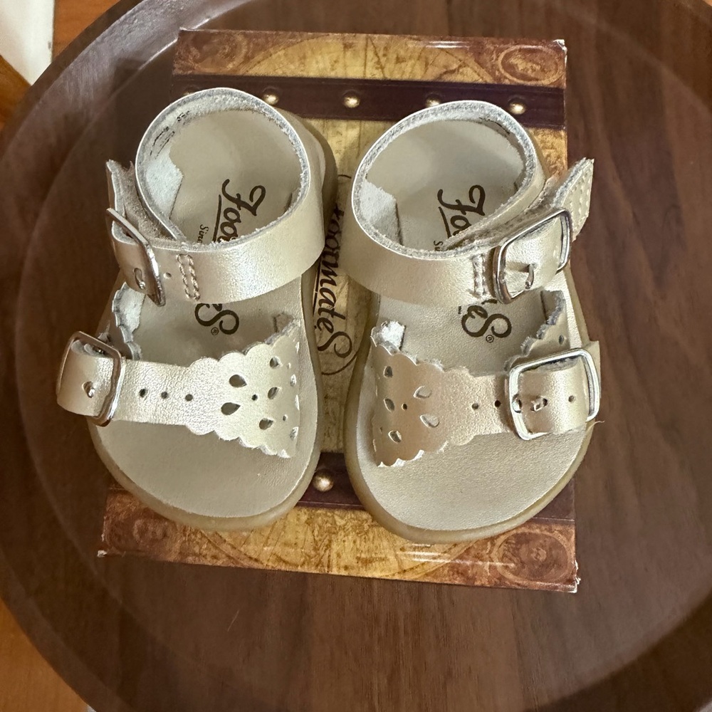 Footmates Ariel Soft Gold Velcro Sandal Sizs 1.0 Worn Once - Picture 2 of 4